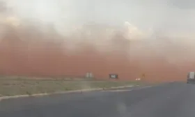 Imagem ilustrativa da imagem Nova tempestade de poeira assusta e preocupa motoristas em rodovia