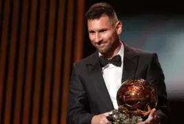 Imagem ilustrativa da imagem Lionel Messi conquista sua oitava Bola de Ouro