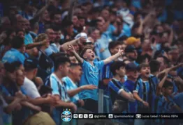 Imagem ilustrativa da imagem Grêmio acorda no 2º tempo, vence de virada, rebaixa o Goiás e confirma vaga na Libertadores
