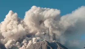 Imagem ilustrativa da imagem Vulcão entra em erupção ao sudoeste da Islândia