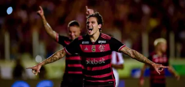 Imagem ilustrativa da imagem Flamengo vence o Bangu com três gols de Pedro e assume a liderança da Taça Guanabara