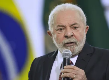 Imagem ilustrativa da imagem Lula se recusa a responder sobre ato de Bolsonaro e pergunta é vaiada no Planalto