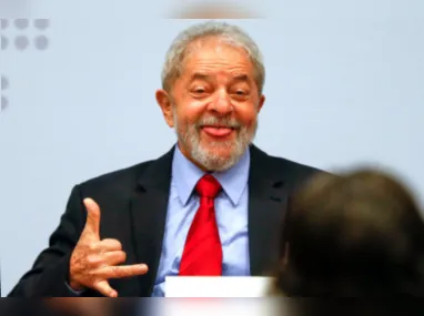 Imagem ilustrativa da imagem Gastos de Lula com cartão corporativo podem chegar a R$ 15 milhões até o natal