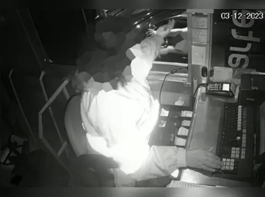 Imagem ilustrativa da imagem Vídeo: policial é flagrado se masturbando em pedágio