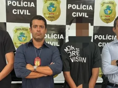 Imagem ilustrativa da imagem Mauro Cid é preso por ordem de Moraes após audiência no STF