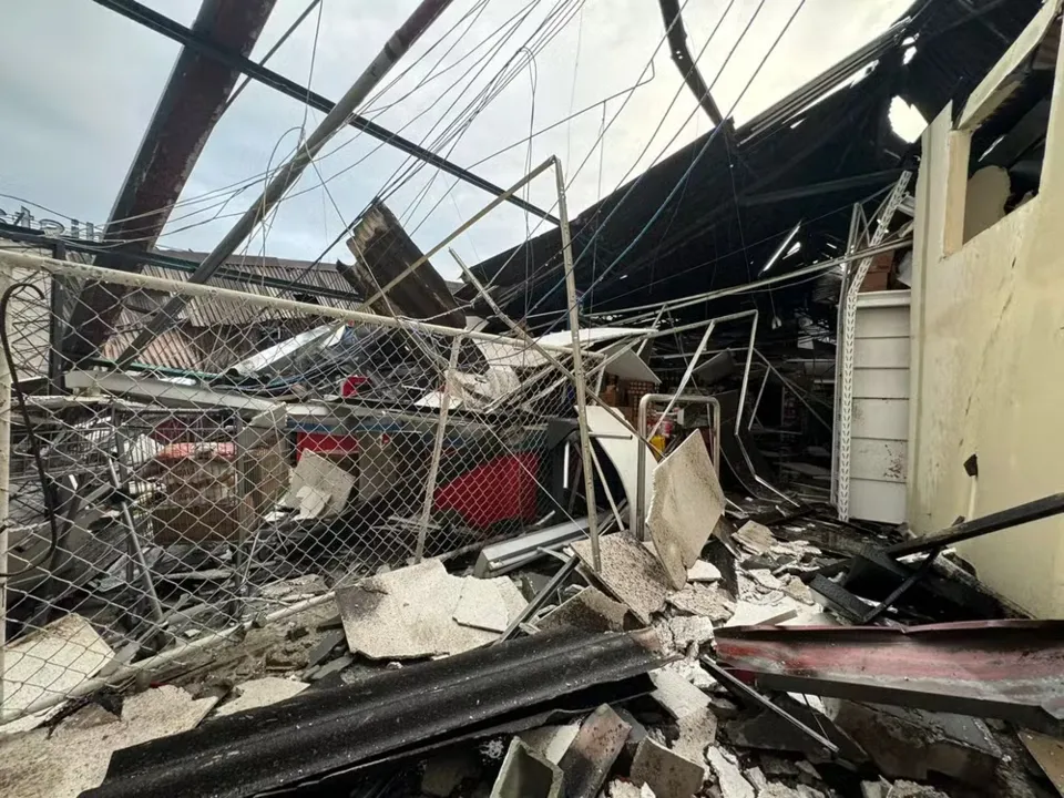 Destroços após desabamento de teto de mercado em Diadema, no ABC Paulista