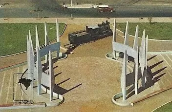 Cartão postal do Monumento ao Trabalhador, fotografado em 1972