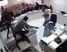 Vídeo mostra momento que filho tenta vingar o pai durante julgamento