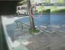 Criança é atropelada por ônibus ao atravessar rua