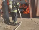 Incêndio destrói barracão em Caldas Novas