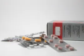 Imagem ilustrativa da imagem Dono de farmácia é preso vendendo produtos e medicamentos vencidos