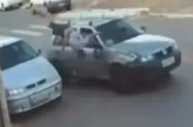 Imagem ilustrativa da imagem Homem é atropelado e arremessado no ar em Anápolis; veja vídeo