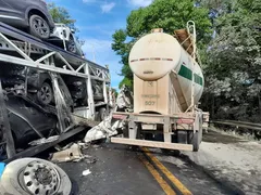 Imagem ilustrativa da imagem Acidente entre dois caminhões na BR-020 deixa dois mortos