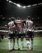 Imagem ilustrativa da imagem Libertadores: Scarpa faz dois gols, galo vence e matém liderança do Grupo G