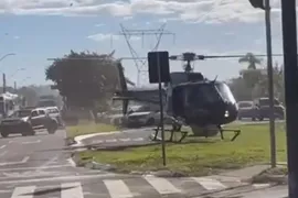 Imagem ilustrativa da imagem Helicóptero da PM atinge placa de trânsito e faz pouso de emergência