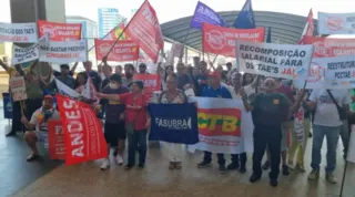 Universidades e Institutos Federais de Goiás entram em greve