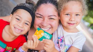 Mães de Goiás: confira como retirar cartão do programa