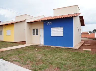 Imagem ilustrativa da imagem Governo de Goiás divulga listas de famílias habilitadas às casas a custo zero em 18 municípios