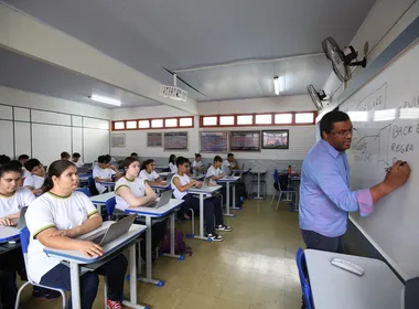 Imagem ilustrativa da imagem Governo de Goiás vai pagar bônus por produtividade a servidores da educação