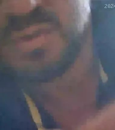 Imagem ilustrativa da imagem Vídeo mostra quando suspeito invade banheiro para instalar câmera