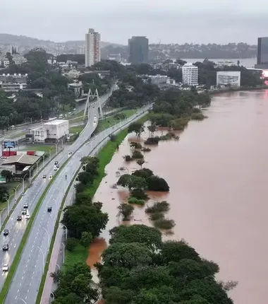 Imagem ilustrativa da imagem Águas do Guaíba invadem ruas de Porto Alegre