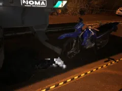 Imagem ilustrativa da imagem Motociclista morre ao colidir em traseira de caminhão