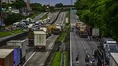 Imagem ilustrativa da imagem Após bloqueios de caminhoneiros, Brasília registra filas em postos de gasolina