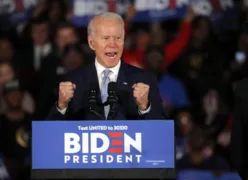 Imagem ilustrativa da imagem Biden diz que democracia não está garantida e critica narrativa de fraude