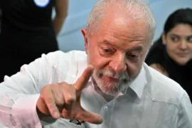Imagem ilustrativa da imagem Lula faz enquete em rede social sobre a volta do horário de verão