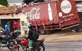 Imagem ilustrativa da imagem Caminhão perde o freio e invade casa em Goiânia