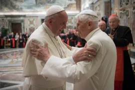 Imagem ilustrativa da imagem Papa Francisco pede orações para o ex-papa Bento XVI