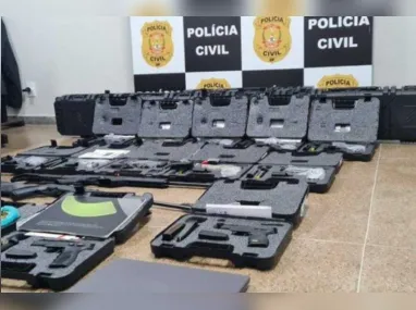 Imagem ilustrativa da imagem PCDF prende empresário de Renan Bolsonaro por comércio ilegal de armas