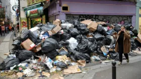 Imagem ilustrativa da imagem Greve de garis deixa 10 mil toneladas de lixo acumuladas nas ruas de Paris