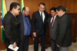 Imagem ilustrativa da imagem TCU e Receita investigam isenção de Bolsonaro a pastores