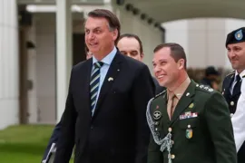 Imagem ilustrativa da imagem Ex-ajudante de Bolsonaro é preso em operação da PF