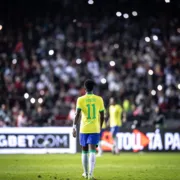 Imagem ilustrativa da imagem Baú da Copa: Vinicius Jr, 22, deixa rastro de brasilidade nos campos
