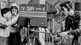 Imagem ilustrativa da imagem O nascimento da televisão brasileira: Um marco histórico na comunicação e cultura do país
