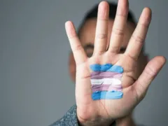 Imagem ilustrativa da imagem Idoso é condenado por discriminação contra vizinha transexual