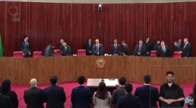 Imagem ilustrativa da imagem Com placar de 3 a 1 pela inegibilidade de Jair Bolsonaro sessão é suspensa