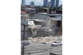 Imagem ilustrativa da imagem Outro edifício desaba três dias após tragédia que matou 14 pessoas