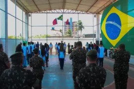Imagem ilustrativa da imagem Governo Lula decide encerrar escolas cívico-militares de Bolsonaro