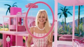 Imagem ilustrativa da imagem Margot Robbie não se lembra se tinha Barbie na infância