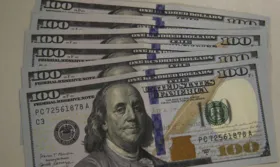 Imagem ilustrativa da imagem Dólar cai para R$ 4,78 e aproxima-se da mínima do ano