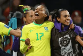 Imagem ilustrativa da imagem Com três de Ary Borges seleção feminina goleia na estreia do Brasil na Copa