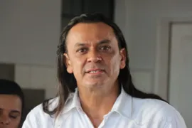Imagem ilustrativa da imagem Após 30 anos, Frank Aguiar corta os cabelos longos e faz harmonização facial; veja resultado