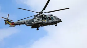 Imagem ilustrativa da imagem Helicóptero da Marinha cai durante treinamento de pouso, dois morrem