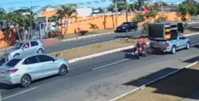 Imagem ilustrativa da imagem Motociclista morre após colidir contra carro