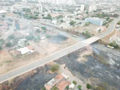 Imagem ilustrativa da imagem Incêndio quase atinge região residencial