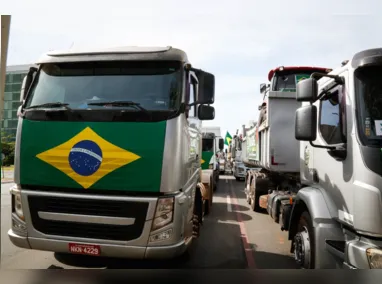 Imagem ilustrativa da imagem Farra dos benefícios: CGU aponta pagamentos indevidos de auxílios do governo Bolsonaro a caminhoneiros e taxistas