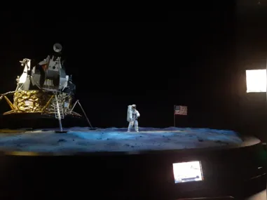Imagem ilustrativa da imagem NASA revela que três astronautas voarão ao redor da Lua no fim de 2024